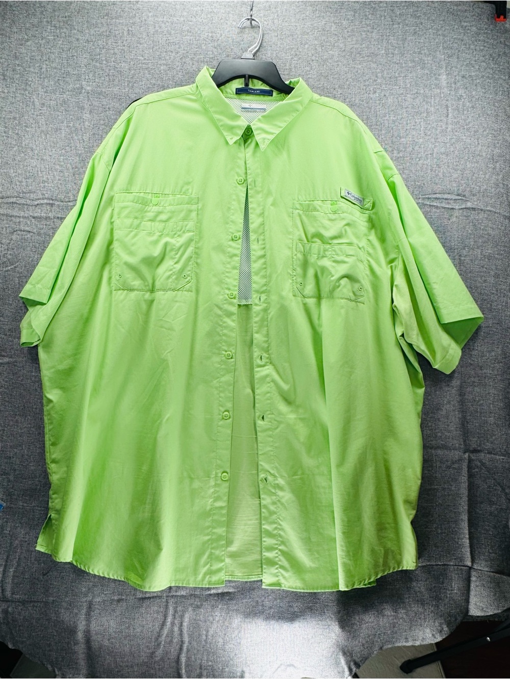 Columbia Men’s Short Sleeve Button-Down Shirt in Bright Lime